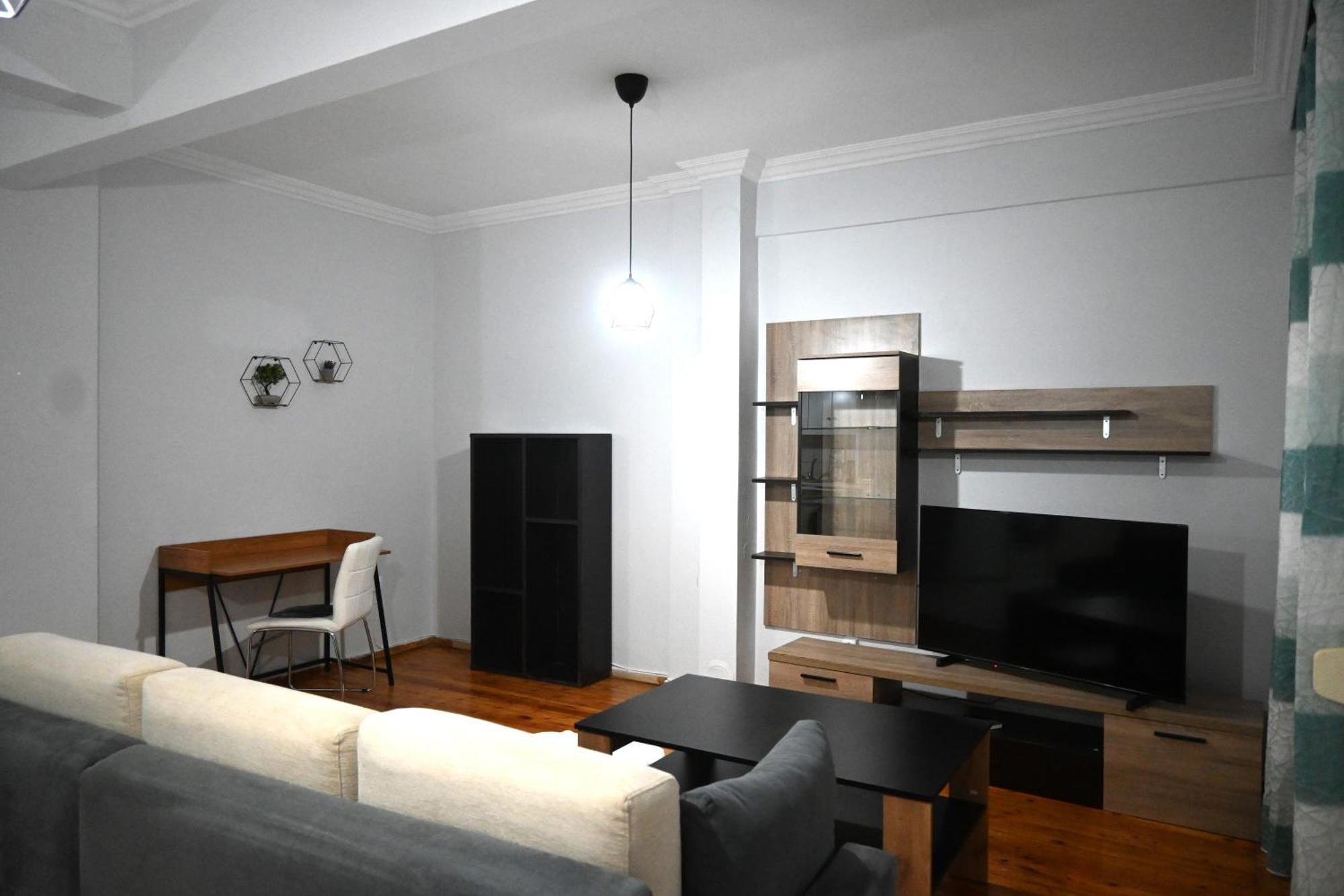 Tsinari 2 Bedroom With Patio * Thessaloniki